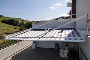 Toldo en terraza de tolosa, gipuzkoa