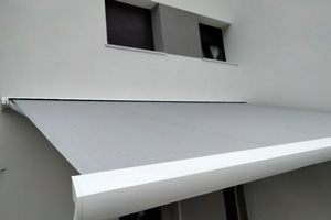 Toldo en terraza de tolosa, gipuzkoa
